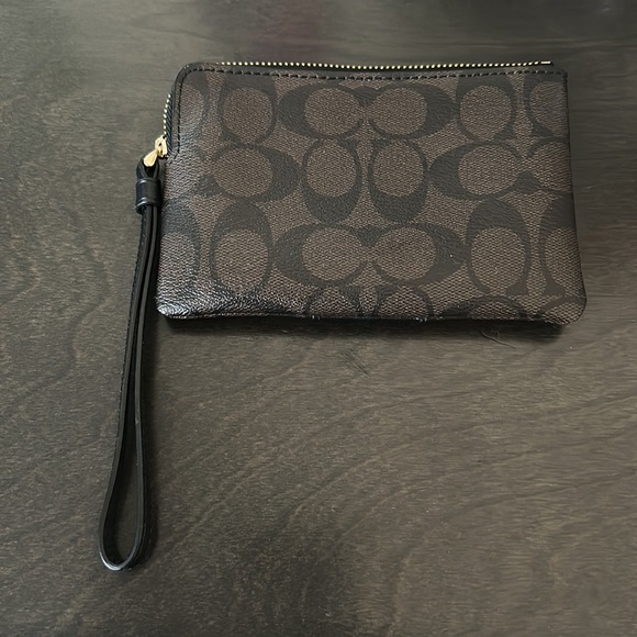 women’s coach wristlet - Picture 2 of 3